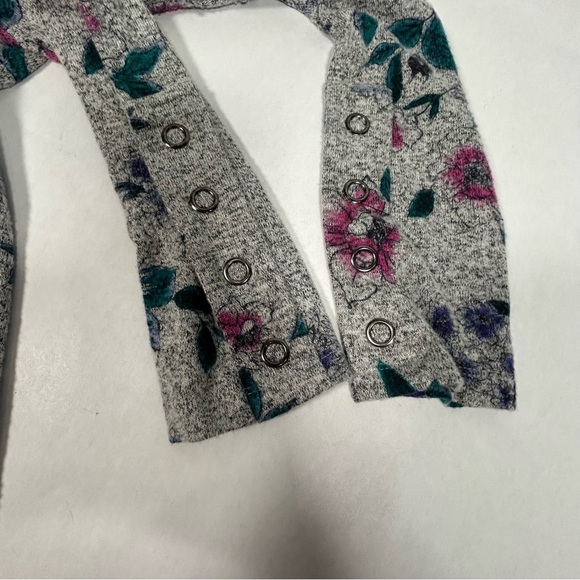 2 for$15 Lane Bryant Gray Floral Long Sleeve V-neck Top - Picture 7 of 11